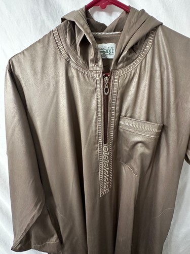 Men's Traditional Thobe with Hood- Quality Satin Material- Brown and Gold Color - Picture 4 of 5