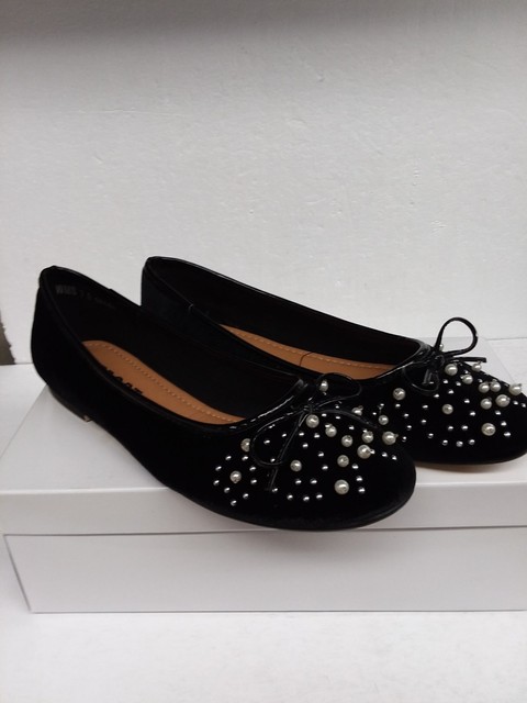 report flat shoes