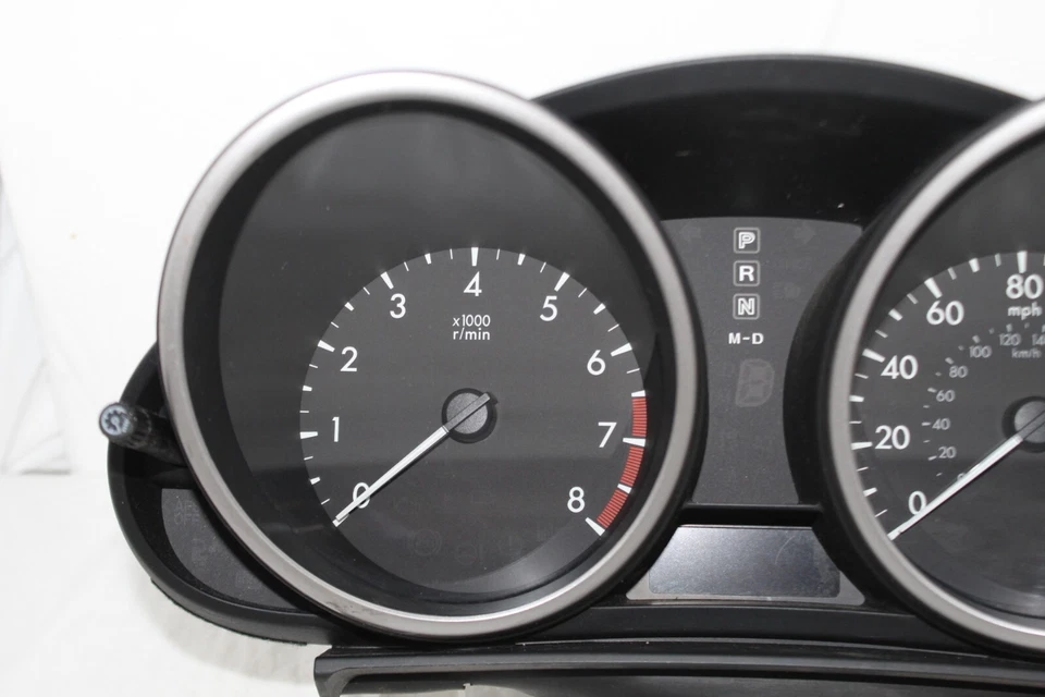 Medidores de painel de instrumentos velocímetro 2010 2011 Mazda 3 73.813 milhas - Imagem 2 de 4