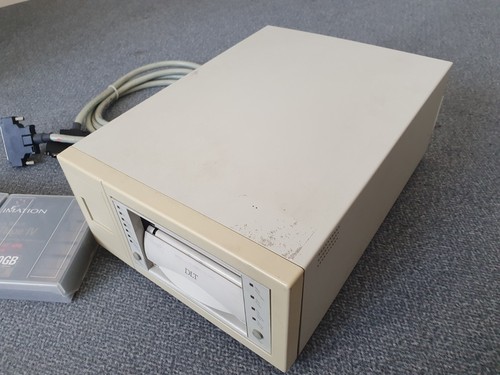 DLT-7000 Tape Drive * SCSI Enclosure * Cable - Photo 6/10