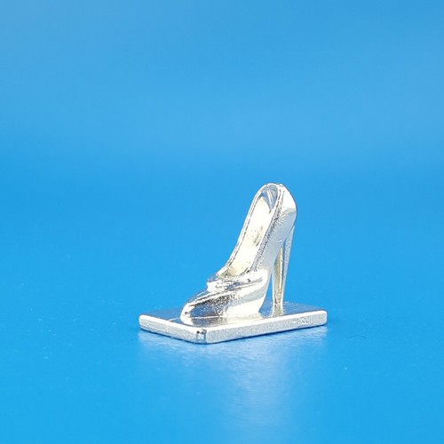 Scene It Squabble Men Vs Women High Heel Shoe Silver Replacement Game Token - Picture 4 of 9