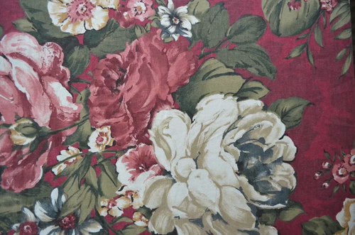 4 DRAPES 50W x 73L in Vintage Red Floral with HUGE White & Pink Blooms + Pillows - Bild 2 von 7