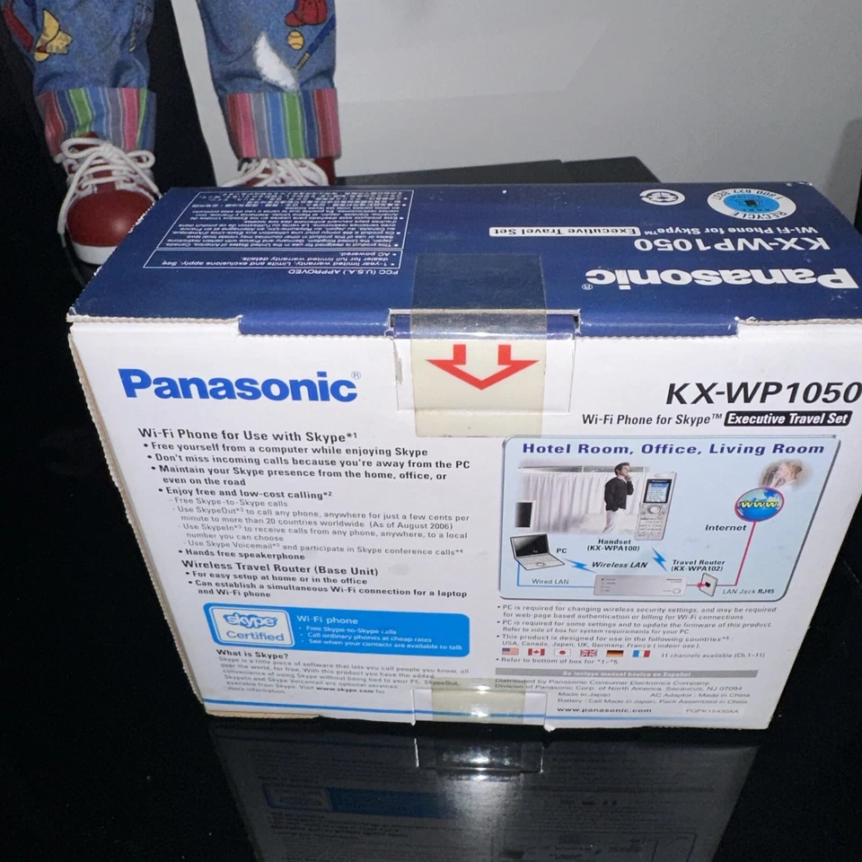 Teléfono Panasonic Wi-Fi con enrutador de viaje y estuche Skype International KX-WP1050 Foto 3 de 4