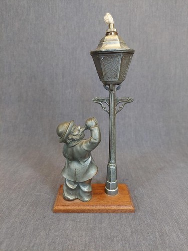 Cast Iron Drunkard Under Lamp Post, Oil Lamp - Picture 2 of 4