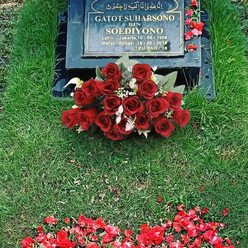 2Pcs Artificial Cemetery Flowers for Grave Silk Memorial Rose Flowers Outdoor... - Picture 9 of 9