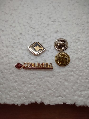 2 Vintage COLUMBIA Hospital LOGO Medical Center Gold Tone Lapel Vest Hat Pins - Picture 3 of 4
