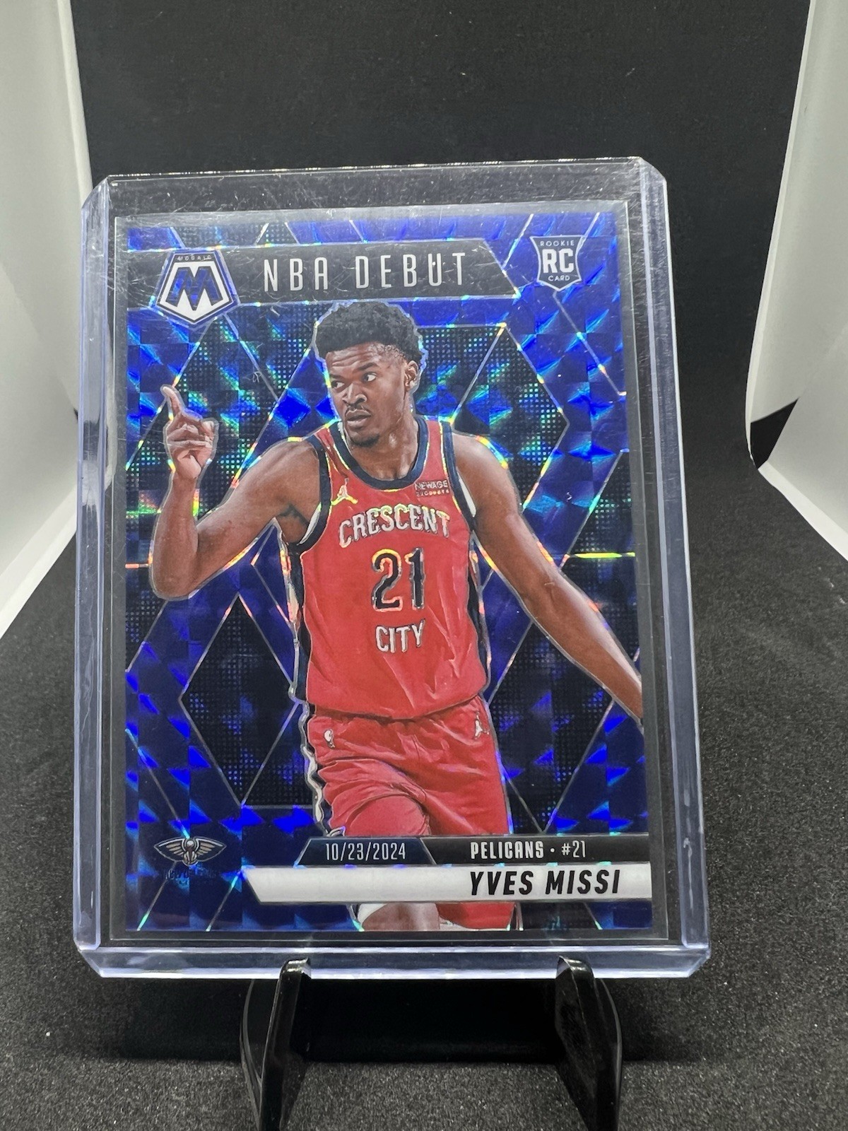 2024-25 Panini Mosaic - NBA Debut Yves Missi #255 Blue Mosaic Prizm /199 (RC)