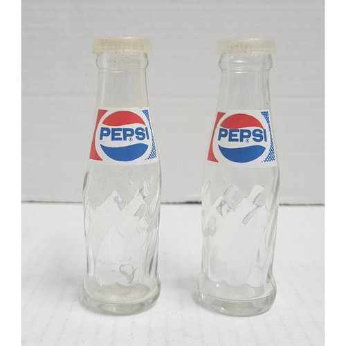 Salero y pimentero vintage con botella de vidrio Pepsi