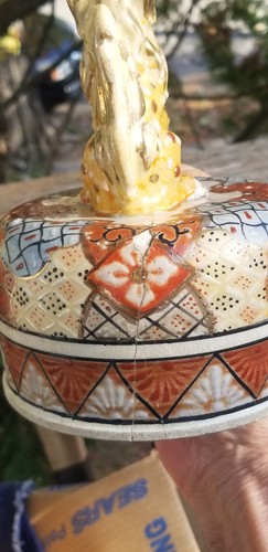 ANTIQUE FOOTED HAND MADE / PAINTED & SIGNED FOO DOG VASE & LID  MORIAGE SATSUMA - Picture 13 of 23