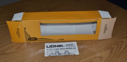 Lionel 6-9234 Lionel Radioactive Waste Car with Waste Containers LN - VIDEO - Picture 8 of 10