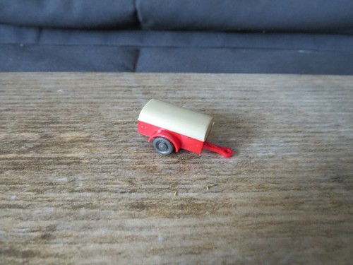 Wiking 5 Germany 1:87 H0 Pkw Einachs-Anhänger rot mit Verdeck beige - Bild 1 von 3