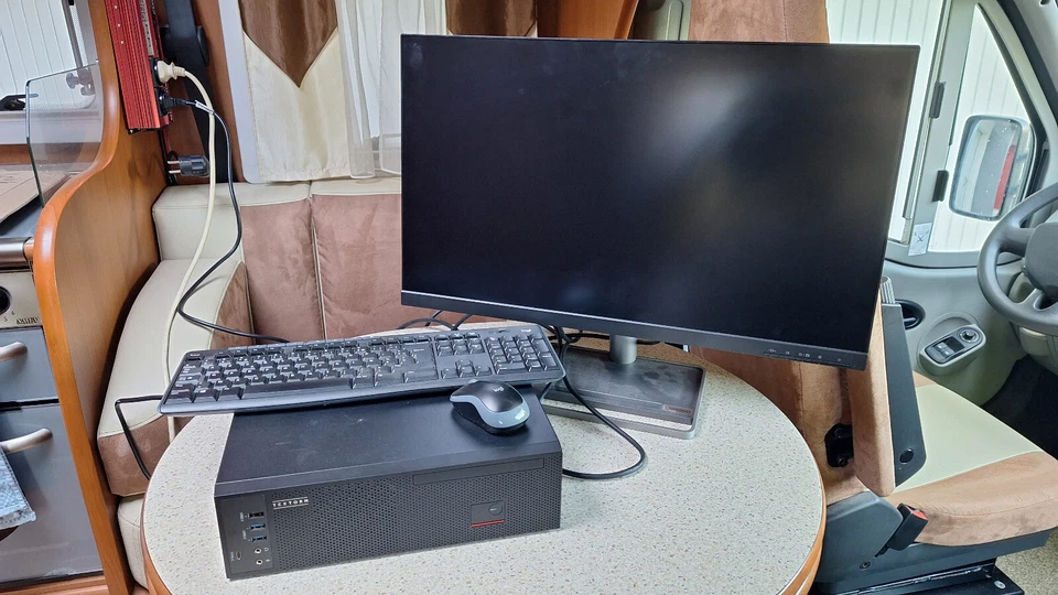Tour pc Station de travail Windows11 Intel Core i5-12400 (3.3 GHz) servi 8 mois. - Photo 1/4