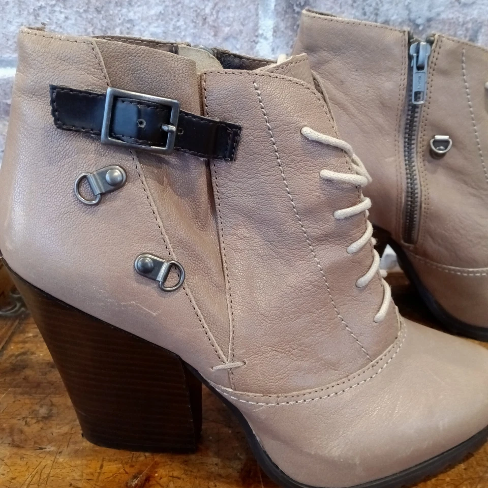 Bacio 61 Pesanti Tan Leather Rubber Tread Zip Ankle Boots Heel Women Size 7 - Image 2 of 4