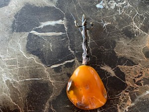 Old Vintage Baltic Amber Pendant Egg Yolk Butterscotch Bronze Chain 13,9g 9831