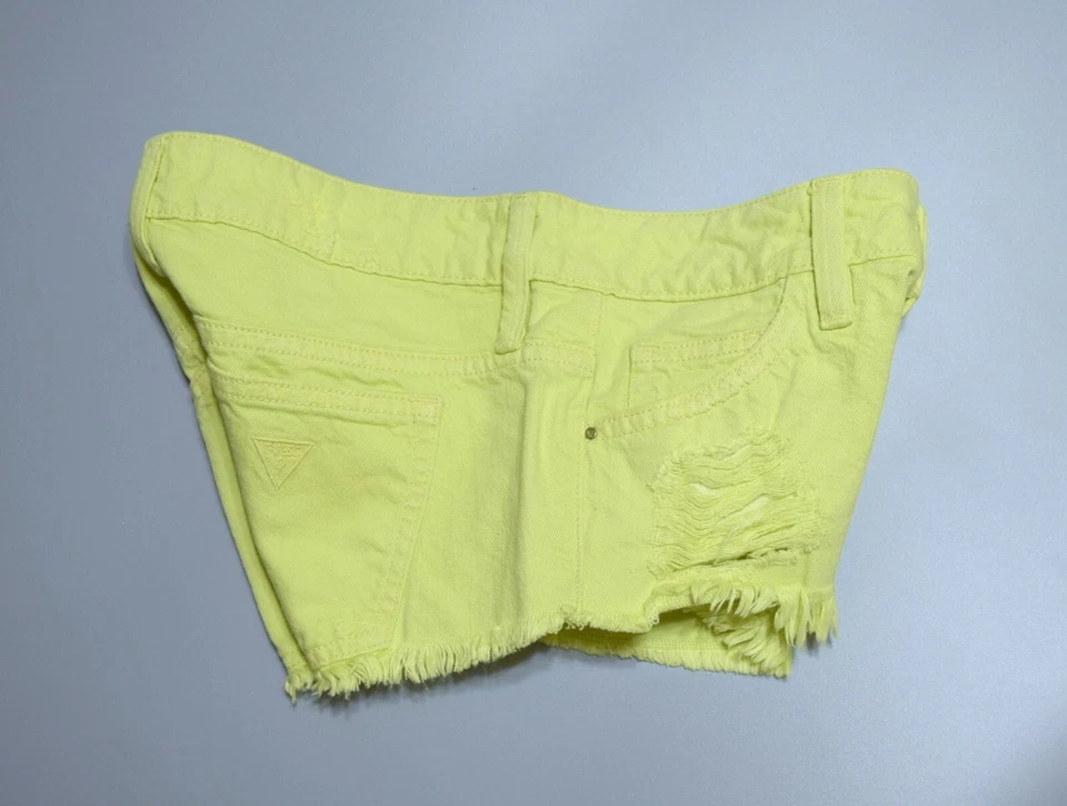 Pantalones cortos de mezclilla rasgados no elásticos de tiro bajo GUESS para mujer - verde limón talla 29 Foto 3 de 4