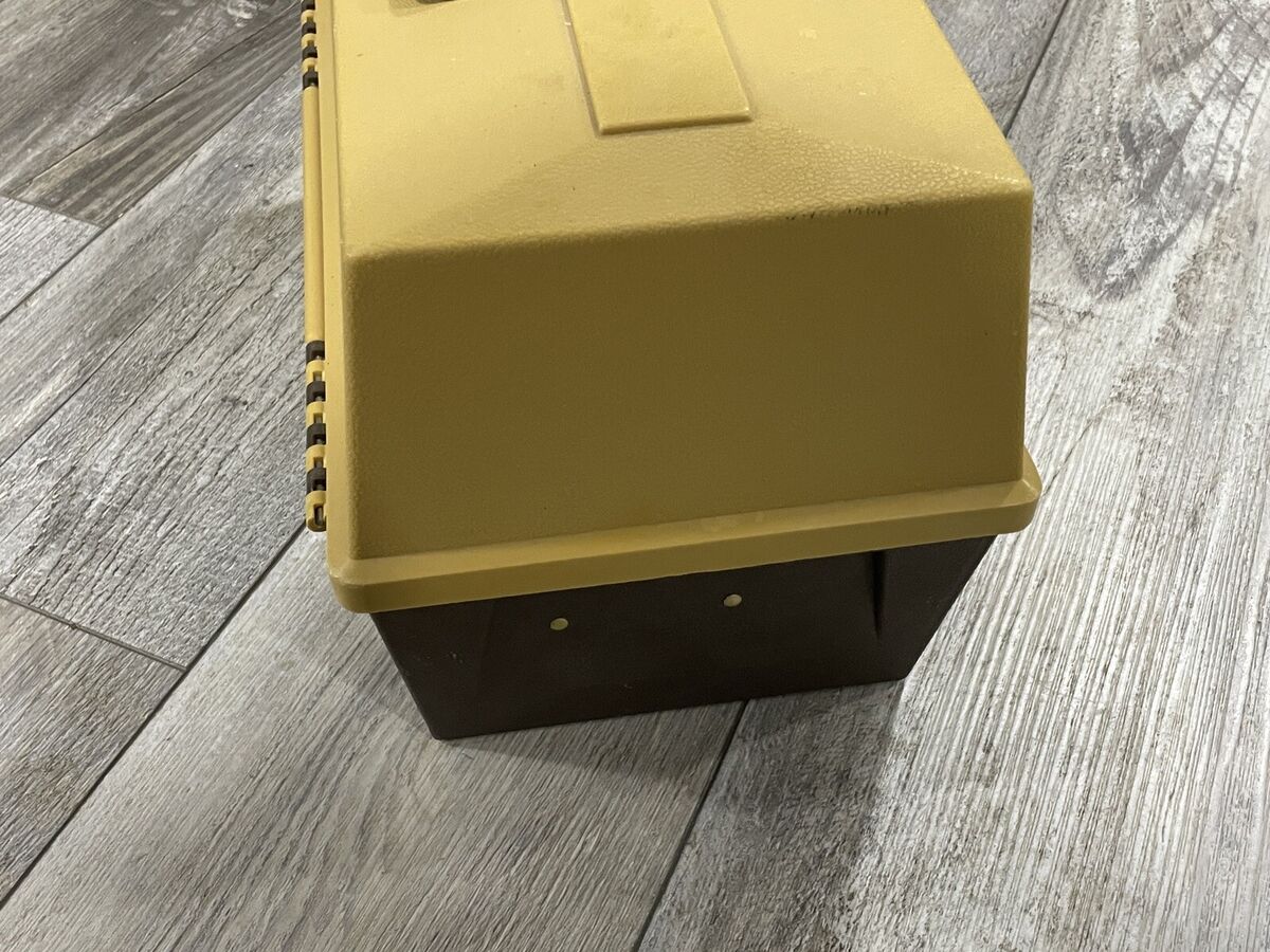 Vintage Upper Midwest Mfg. Co. Roll-A-Tray Tackle Box Umco Vintage Upper Midwest Mfg. Co. Roll-A-Tray Tackle Box Umco