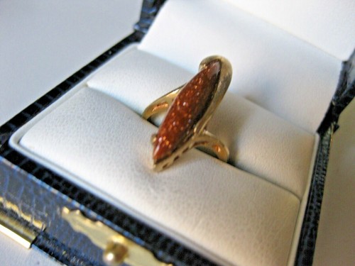 VINTAGE 10K YELLOW GOLD RING with AVENTURINE - Picture 2 of 5