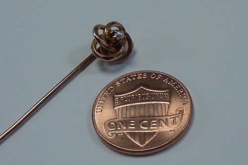 Pin de palo de oro rosa y perlas semilla de 10 quilates - Imagen 5 de 5