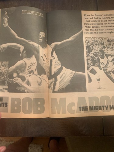 SPORT WORLD APRIL 1975 BOB McADOO BUFFALO BRAVES ON COVER - Picture 4 of 5
