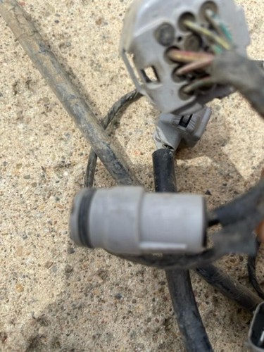 1991-1992 Toyota Land Cruiser Plugs, Pig Tails, Connectors - Picture 7 of 12