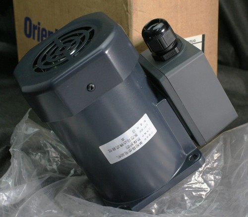 One Oriental Motor 5RK90GU-AWTUG Reversible AC Motor 1/8HP 90W Reversible NEW - Picture 10 of 19