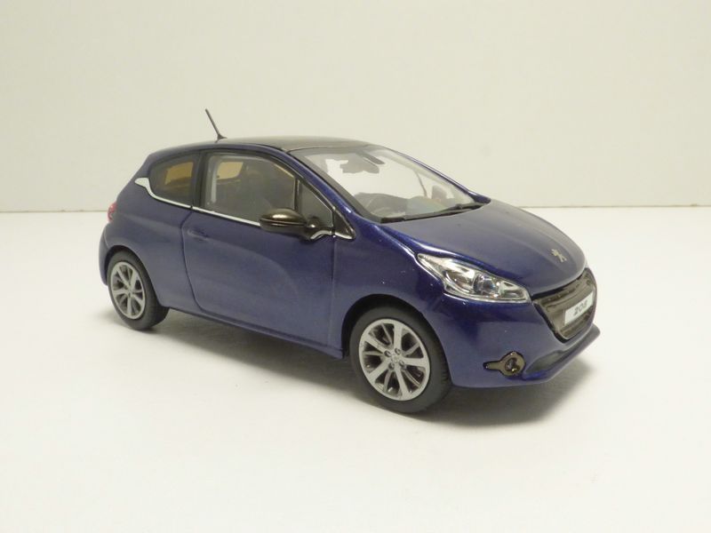 PEUGEOT 208 3 portes blu Virtuel 1 43 disponibile PEUGEOT PEUGEOT PEUGEOT 208 3 portes blu Virtuel 1 43 moda classica