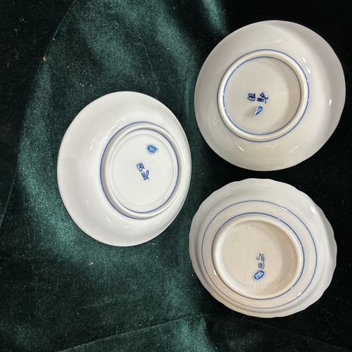 Vintage-Set besteht aus 3 japanischen blauen & weißen Porzellanplatten/Schalen 4,75" Durchmesser einzigartig - Bild 2 von 2