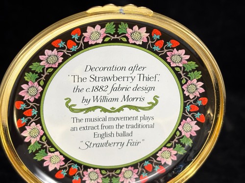 Halcyon Days 31/4" Smalto Inglese - Ladro di Fragole - Music Box con Confezione Regalo Morris - Foto 10 di 15