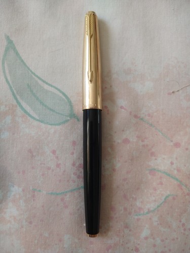 Parker 61 1/10 12k GF Cap & Barrel 14k Gold Medium Nib fountain Pen England - Picture 2 of 16