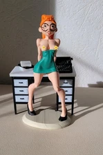 Figurine Sexy Style Mademoiselle Jeanne au Bureau Gaston Lagaffe 17 cm
