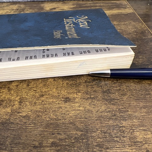 New Testament Psalms “Thinking of You The Gideons” Navy Blue (1985) Bible - Picture 5 of 7