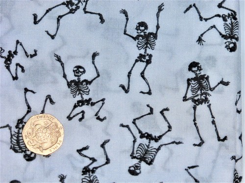 half metre polycotton Halloween designs in black and white: bats, spiders etc - Picture 7 of 10