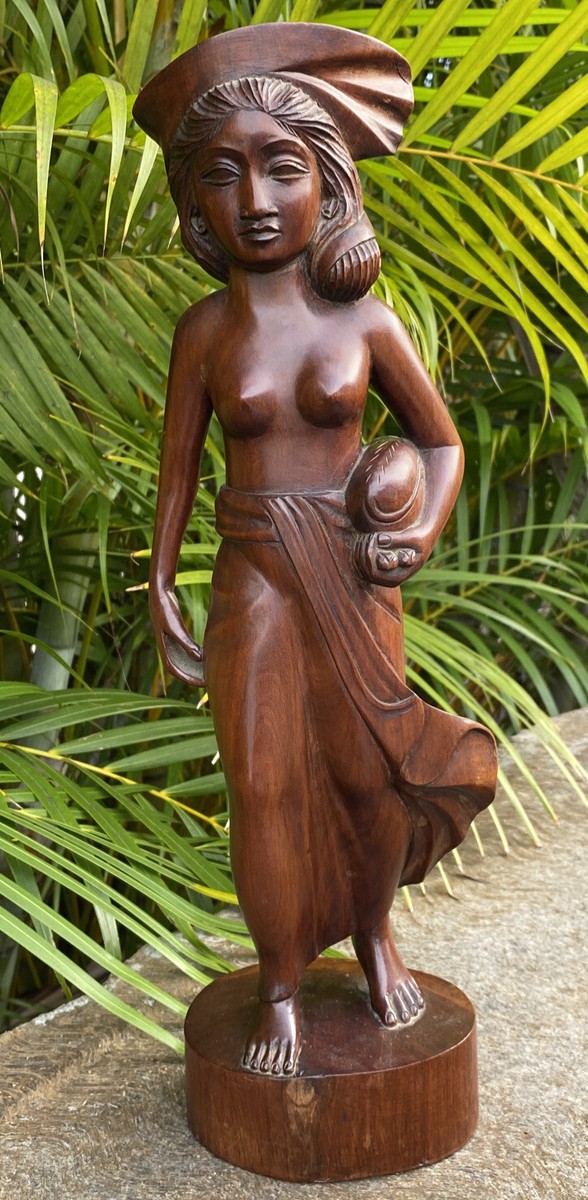 「木製彫刻 果物籠を持つ女」1点です。(BALI 工芸品) 木製彫刻 果物籠を持つ女」1点です。(BALI 工芸品)