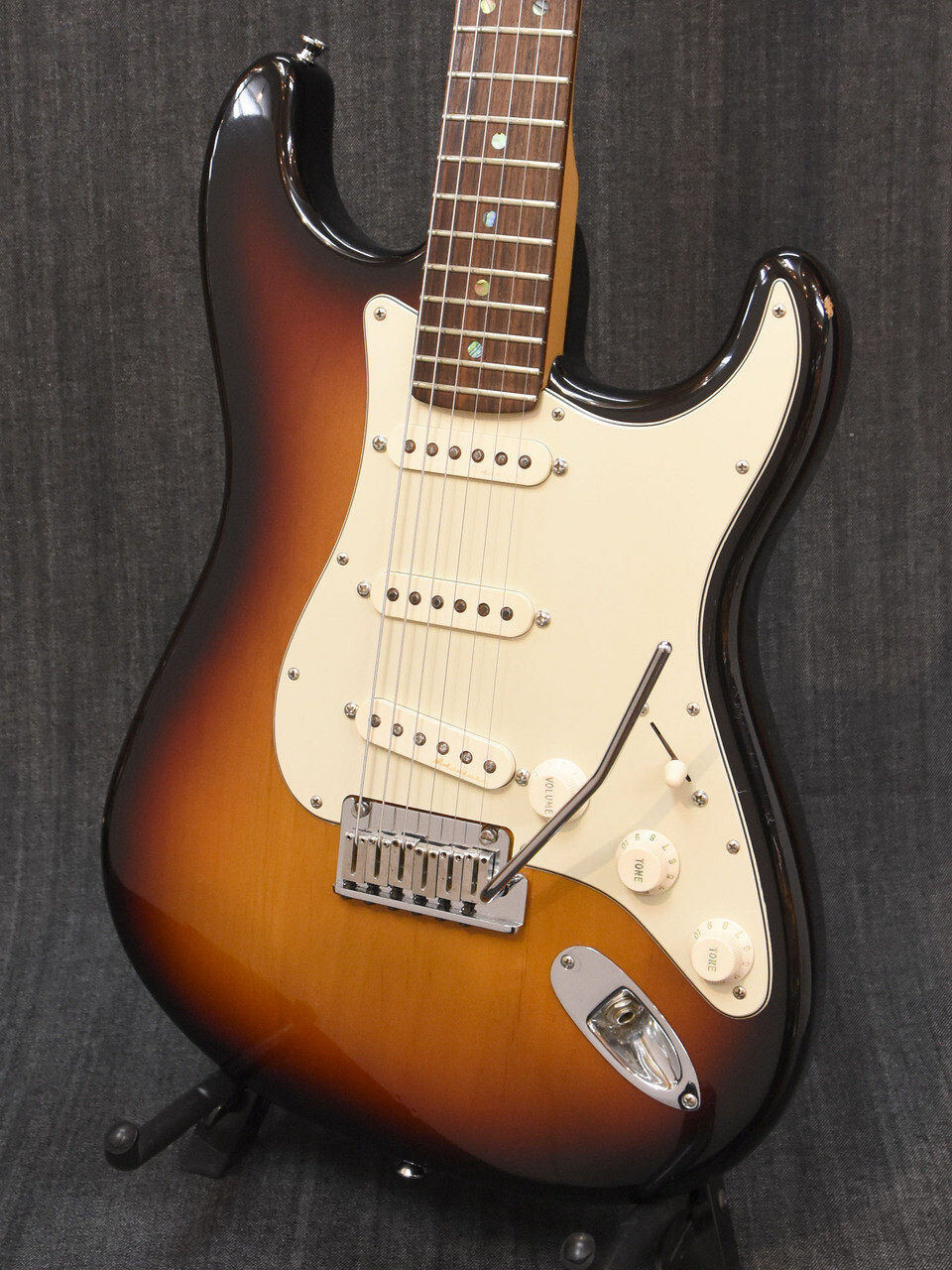 Fender American Deluxe Stratocaster JAPAN beautiful rare EMS F S Fender American Deluxe Stratocaster JAPAN beautiful rare EMS F S