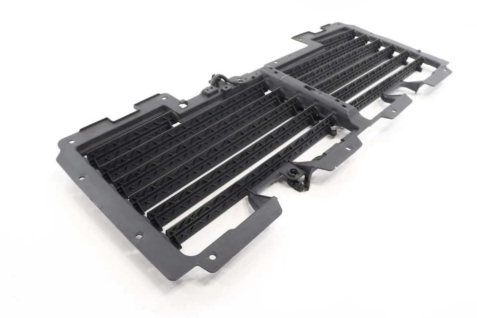 Chevrolet Suburban 2017-2020 rejilla de apoyo del radiador rejilla obturador de aire OEM Foto 2 de 4