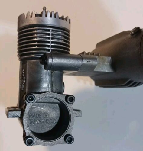 Magnum GP 40 R/C engine - Picture 4 of 5