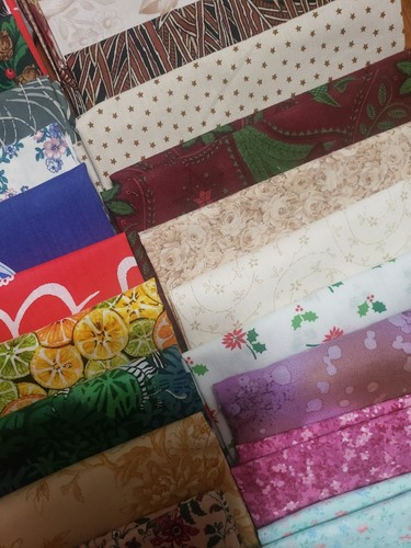 Lot Quilt Fabric Fat Quarters 50 Cotton Variety DESTASH Quilting - Picture 3 of 5