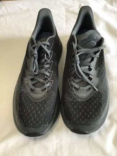 Hoka One One Herren Mach 6 Sportschuh, Größe 14D, grau schwarz