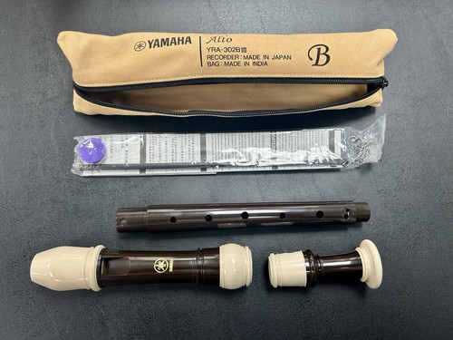 Yamaha YRA-302B Professional Rottenburgh Alto Recorder w/ Pouch - Picture 4 of 7