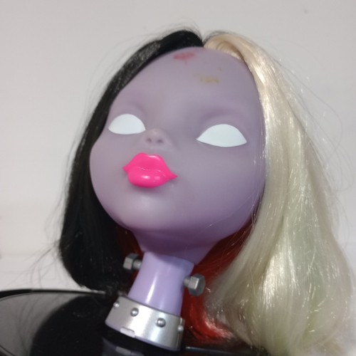 Monster High Gore-geous Ghoul Anti-styling Head 2014 Mattel In Carrying Case - Picture 4 of 12