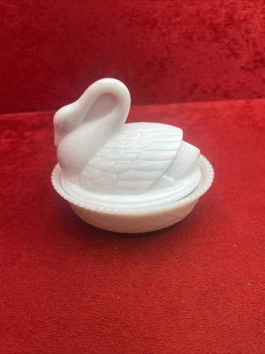 Vintage White Milk Glass Swan On Nest Covered Dish Candy Trinket Bowl