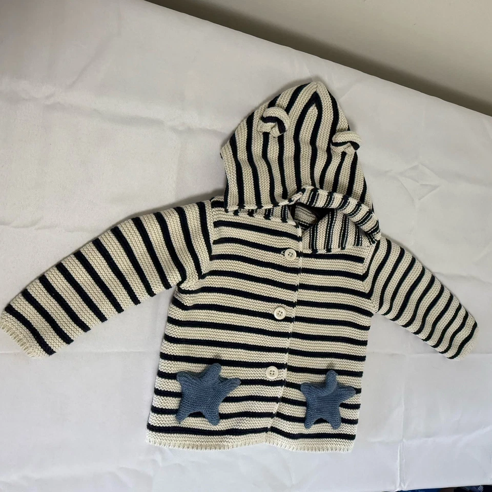 Suéter cárdigan con capucha BABY GAP 6-12 meses con orejas y bolsillos de estrella Foto 2 de 4