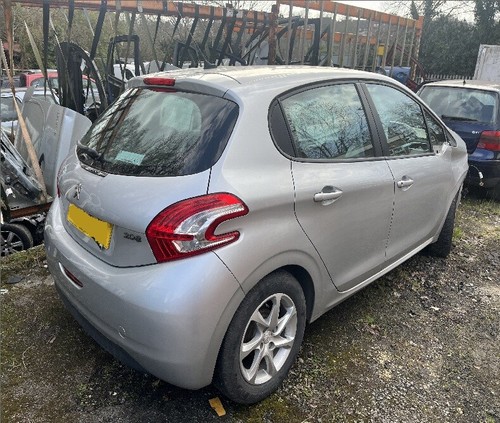 PEUGEOT 208 ACTIVE QUARTER FINESTRINO (LATO GUIDATORE ANTERIORE/DESTRO) 2012-2016 - Foto 11 di 12
