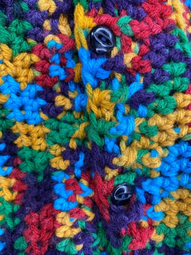 Cárdigan suéter hecho a mano para niño talla 8-10 tonos joya oscuros de Marsha - Imagen 3 de 10