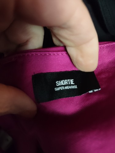 NWT Express Pleated Polyester Fuchsia Dress Shorts Women's 6 Pockets - Picture 6 of 9