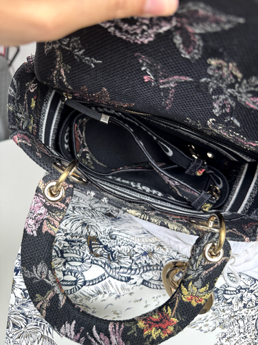 Christian Dior Floral Embroidered Canvas Medium Lady D-Lite Bag - AUTHENTIC - Picture 8 of 10
