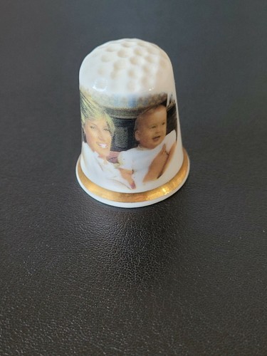 Finsbury Fine Bone China - H.R.H PRINCE WILLIAM 1st Birthday - 第 1/5 張圖片