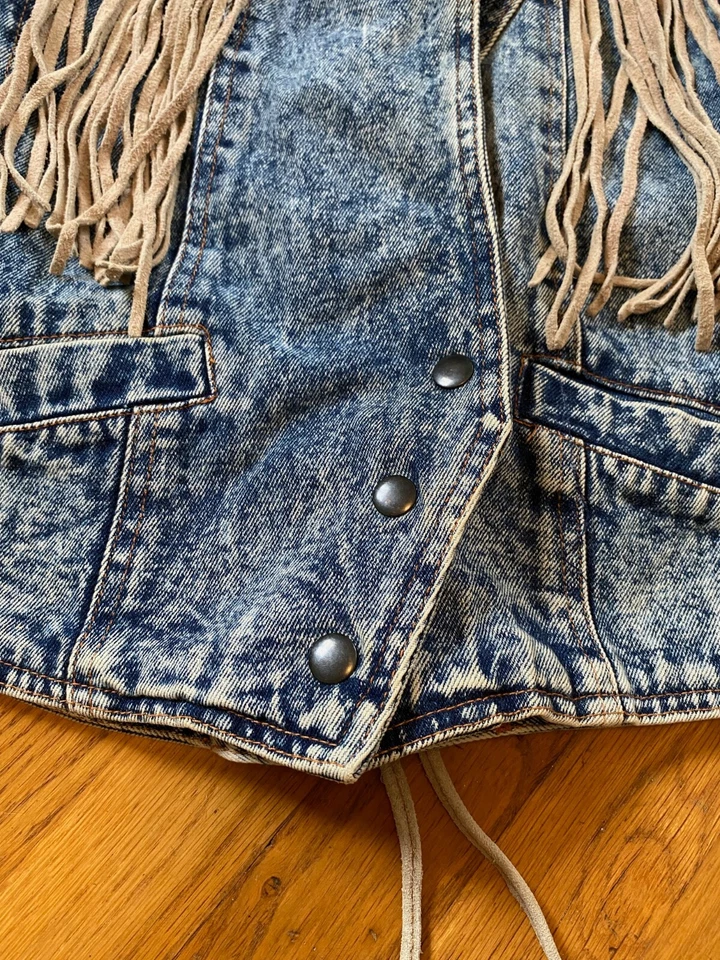 Chaqueta de mezclilla vintage años 80 90 Barbie lavado ácido denim rosa con cuentas de cuero borla Foto 4 de 4