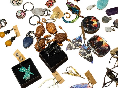 Massive Lot New & Old Jewelry Rings Pins Earrings Necklaces Keychains Hair - Picture 5 of 24