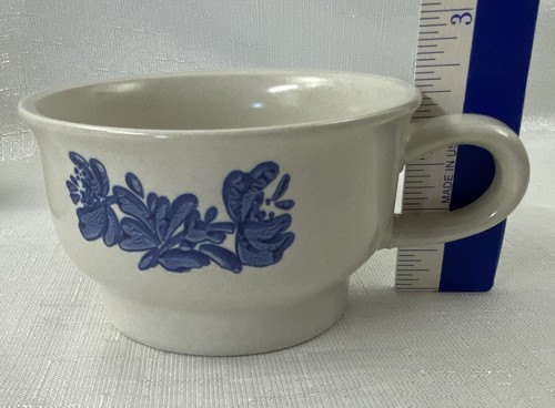 VNTG Pfaltzgraff Set of 4 Classic Yorktowne Cups & Saucer Stoneware Blue Flower - Picture 3 of 16